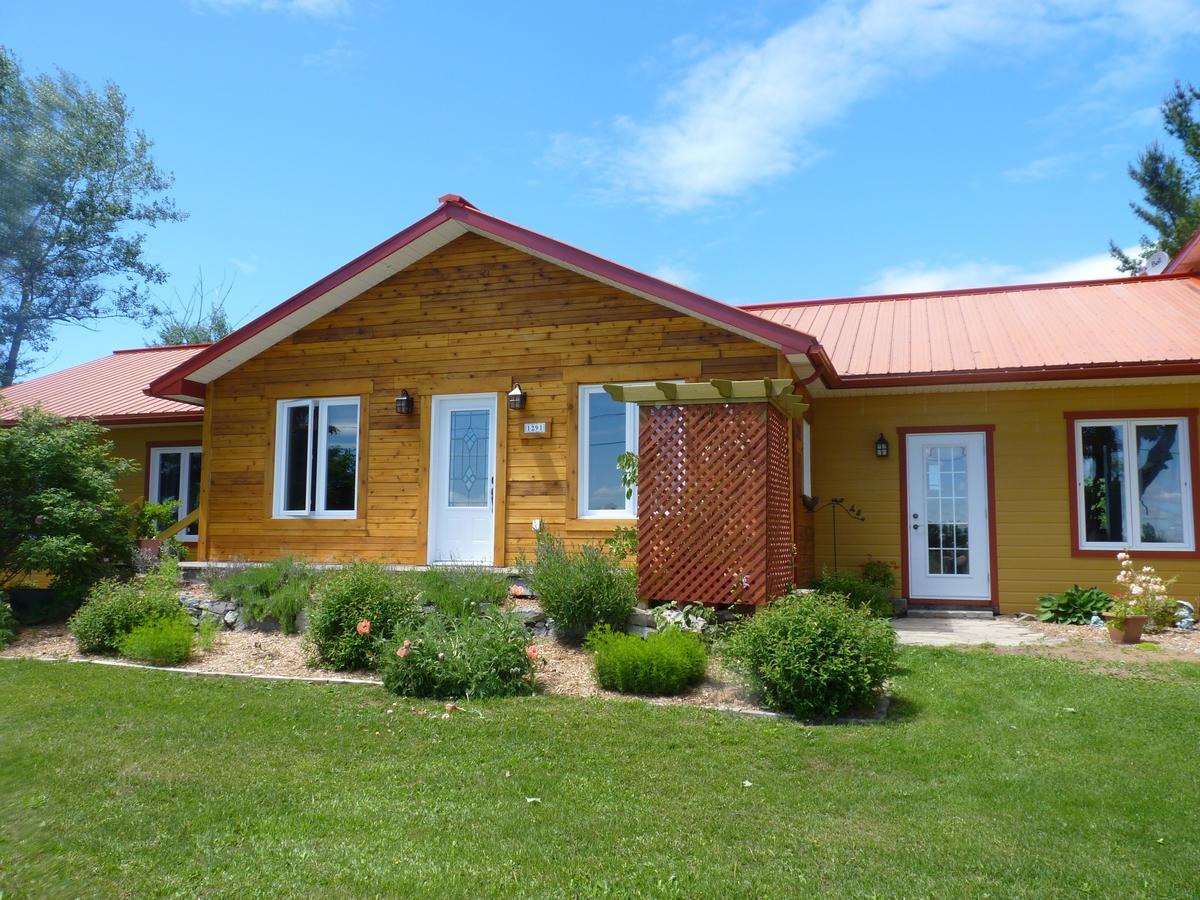 Auberge Ma Maison Sainte-Melanie Exteriör bild